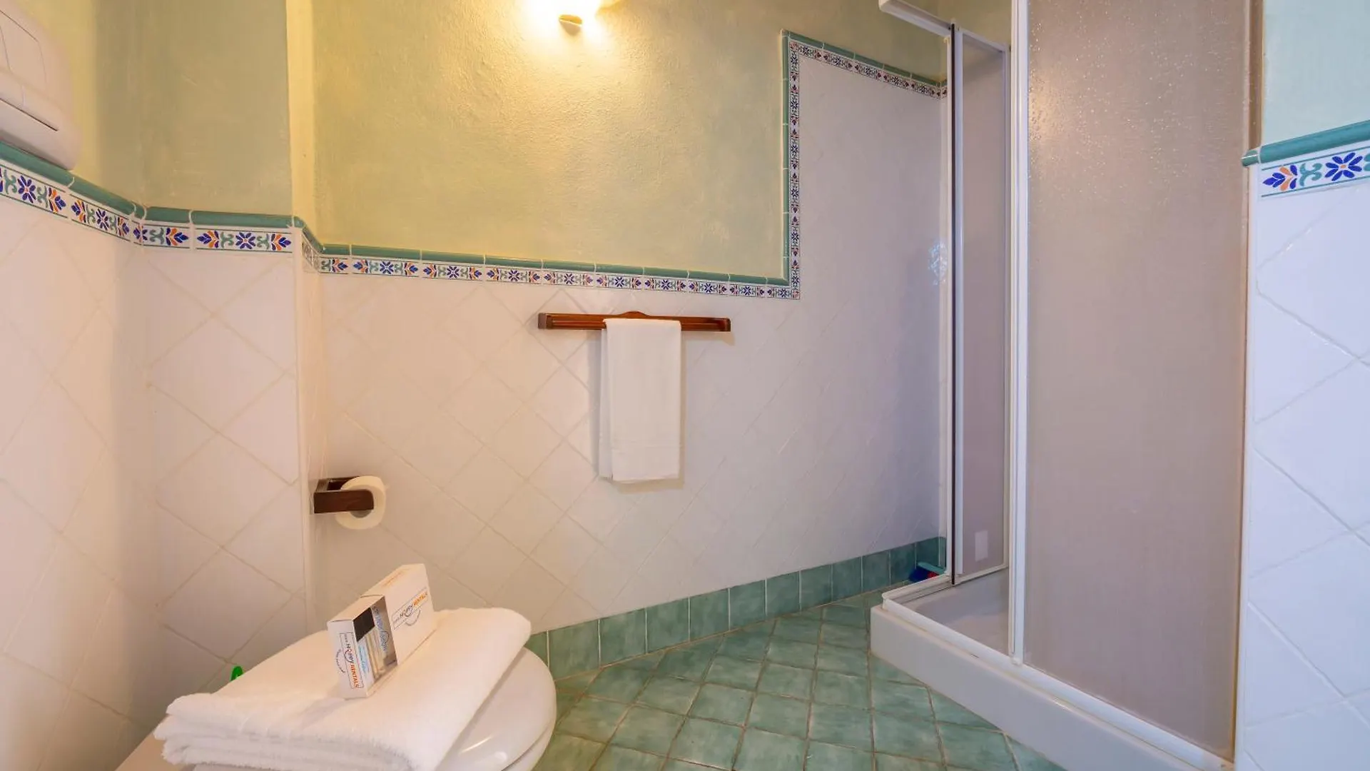 Liano Iris - Terrace & Parking Place - Happy Rentals Apartment Gargnano