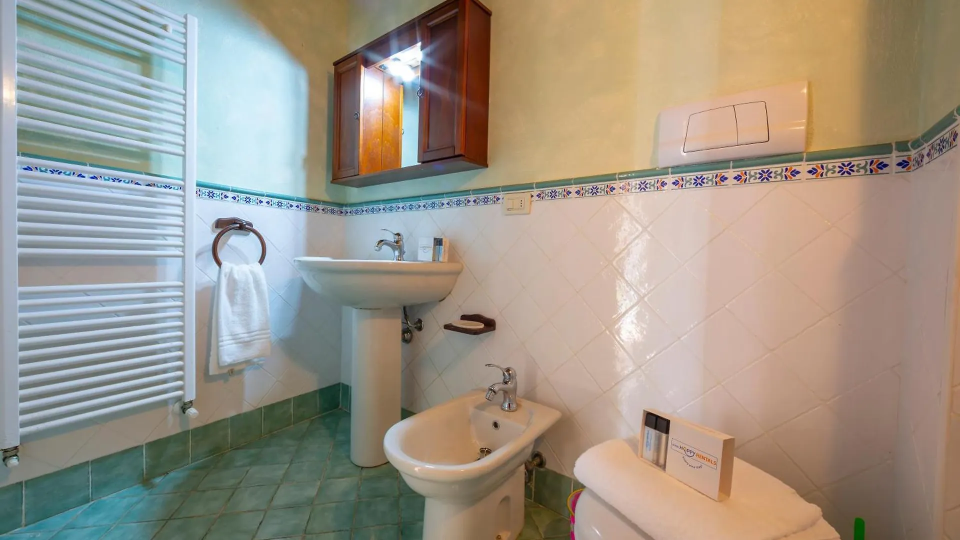 Apartment Liano Iris - Terrace & Parking Place - Happy Rentals Italy