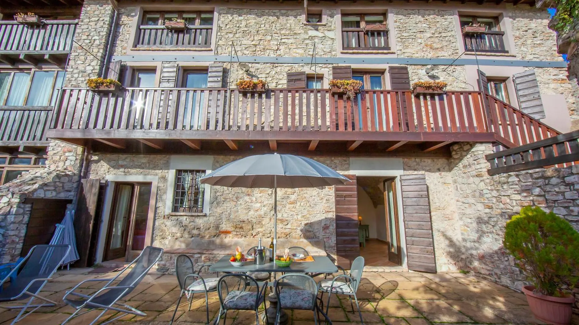 Apartment Liano Iris - Terrace & Parking Place - Happy Rentals