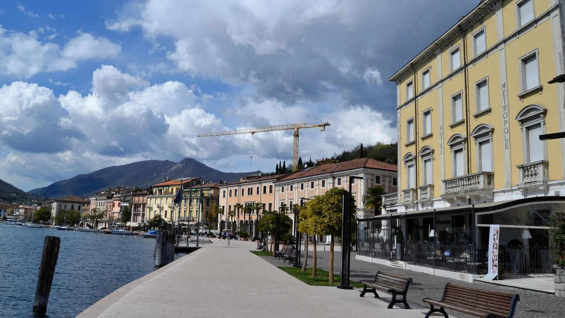 Liano Iris - Terrace & Parking Place - Happy Rentals