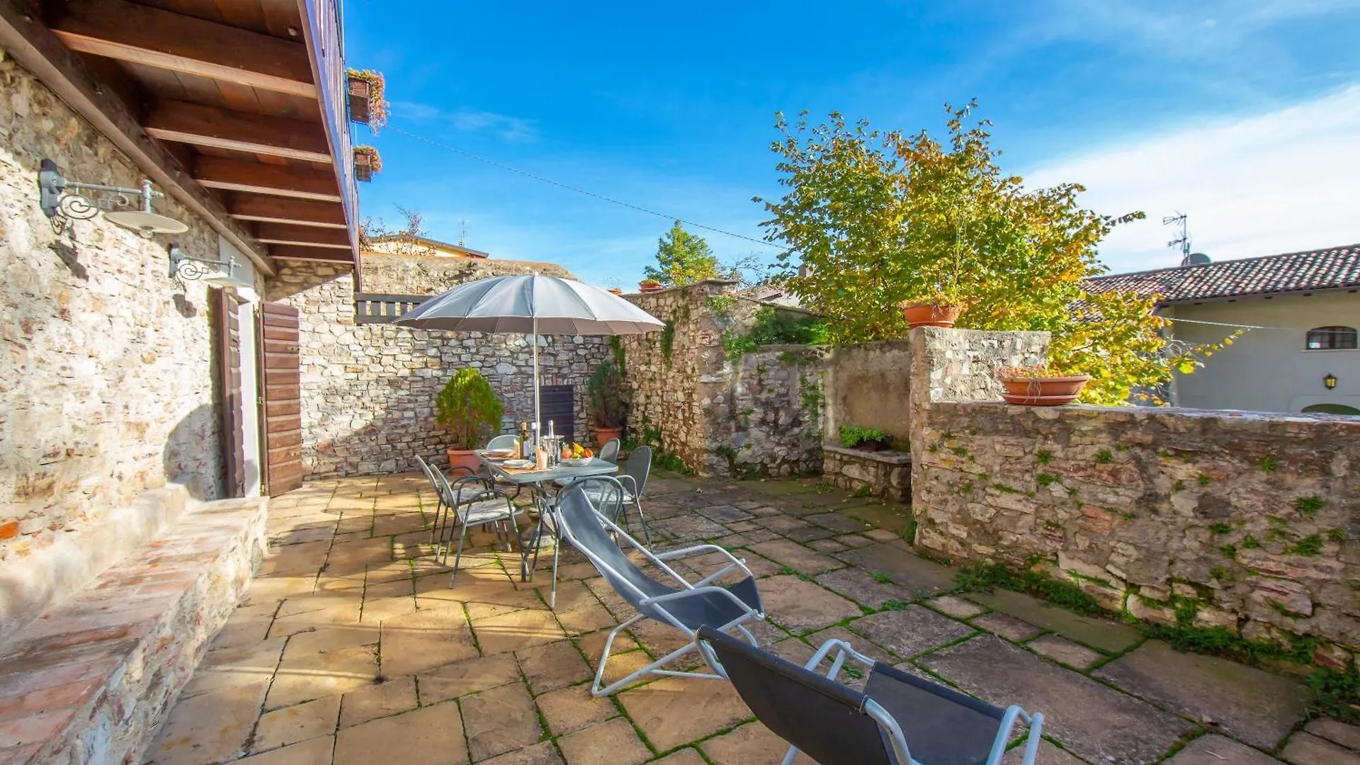 Liano Iris - Terrace & Parking Place - Happy Rentals Apartment Gargnano