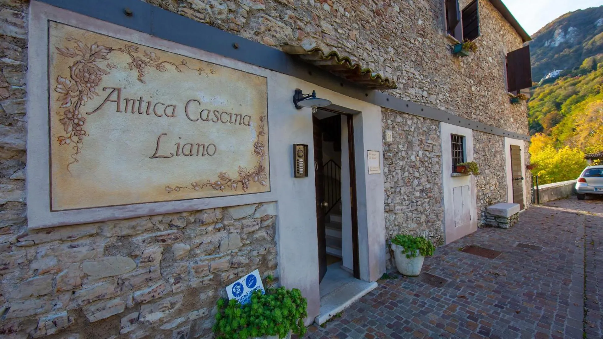 Liano Iris - Terrace & Parking Place - Happy Rentals Gargnano