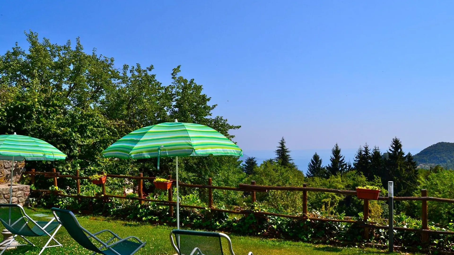 Apartment Liano Iris - Terrace & Parking Place - Happy Rentals