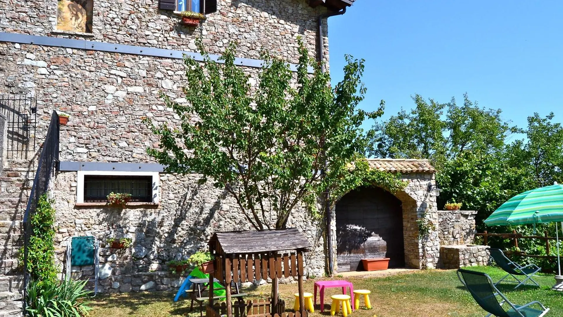 Liano Iris - Terrace & Parking Place - Happy Rentals